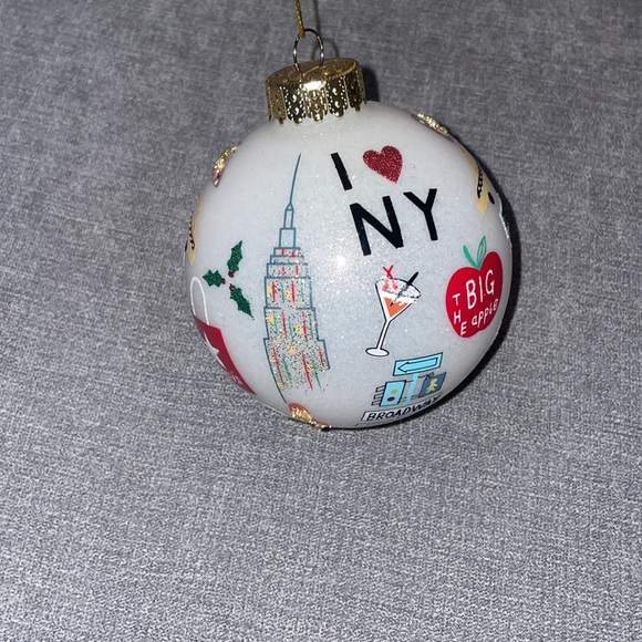 Holiday Lane New York Macy's NYC  Ball Ornament - Picture 4 of 6